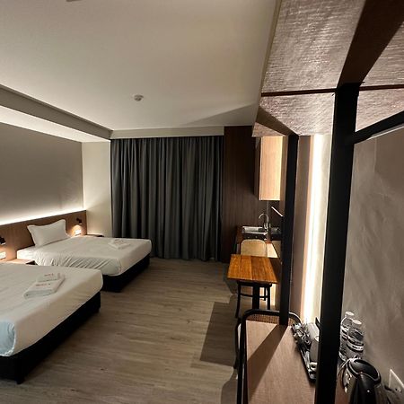 קוצ'ינג Roxy Hotel Aiman מראה חיצוני תמונה