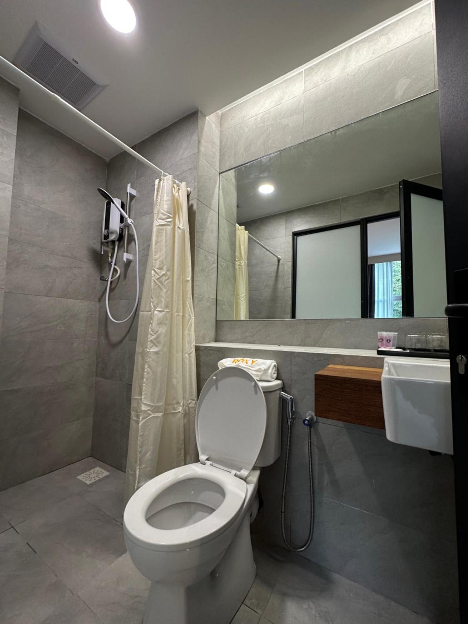קוצ'ינג Roxy Hotel Aiman מראה חיצוני תמונה